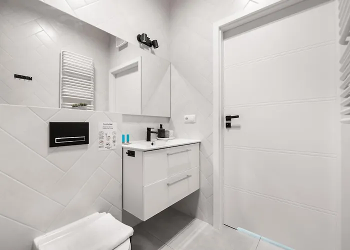 Lejlighed Prymasa Tysiaclecia Comfort By Bookinghost Warszawa